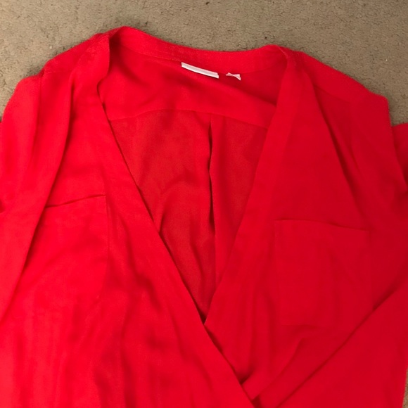 3/4 Formal V-Neck Top - Picture 2 of 5